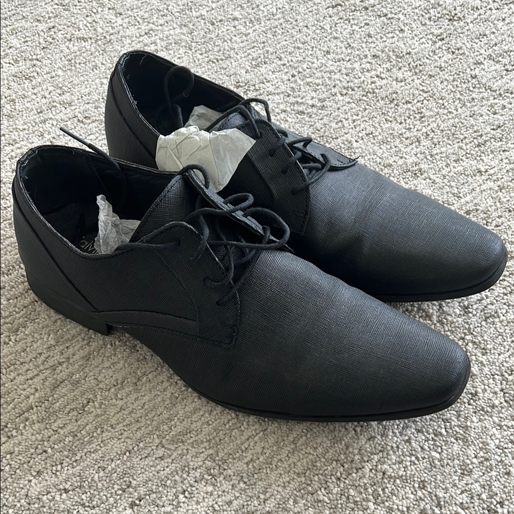 Like new - Mens Calvin Klein Dress Shoes